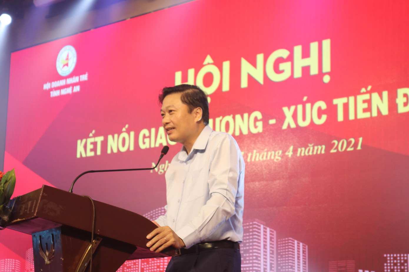 Ông Lê Hồng Vinh - Uỷ viên BTV Tỉnh uỷ, Phó Chủ tịch Thường trực UBND tỉnh Nghệ An mong muốn Nghệ An sẽ là trung tâm xúc tiến đầu tư, quảng bá thương hiệu. Ông Lê Hồng Vinh - Uỷ viên BTV Tỉnh uỷ, Phó Chủ tịch Thường trực UBND tỉnh Nghệ An mong muốn Nghệ An sẽ là trung tâm xúc tiến đầu tư, quảng bá thương hiệu.