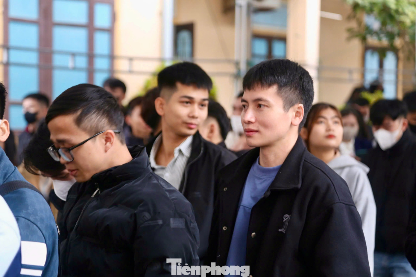 Mặc dù số lượng thí sinh đông nhưng tình trạng chen lấn, ùn tắc đã không xảy ra. Các khu vực làm thủ tục, kiểm tra thông tin và hướng dẫn được bố trí hợp lý, tạo điều kiện thuận lợi để thí sinh tiếp cận nhanh chóng.