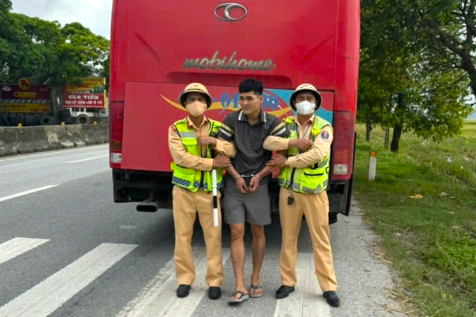 CSGT Nghệ An bắt giữ Lê Văn Anh