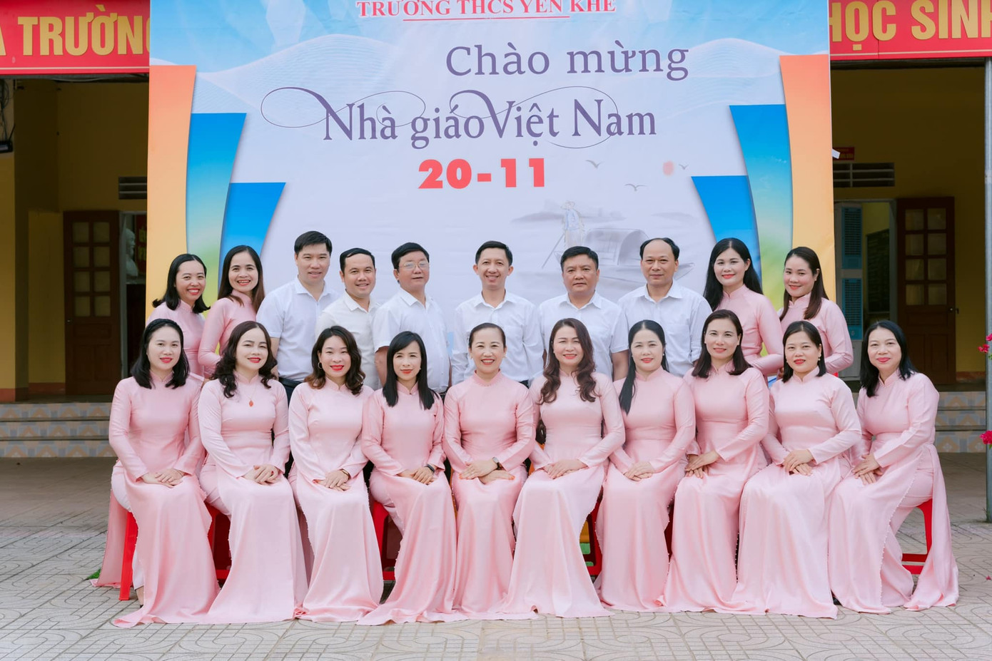 Giáo viên Trường THCS Yên Khê (huyện Con Cuông, Nghệ An) Giáo viên Trường THCS Yên Khê (huyện Con Cuông, Nghệ An)