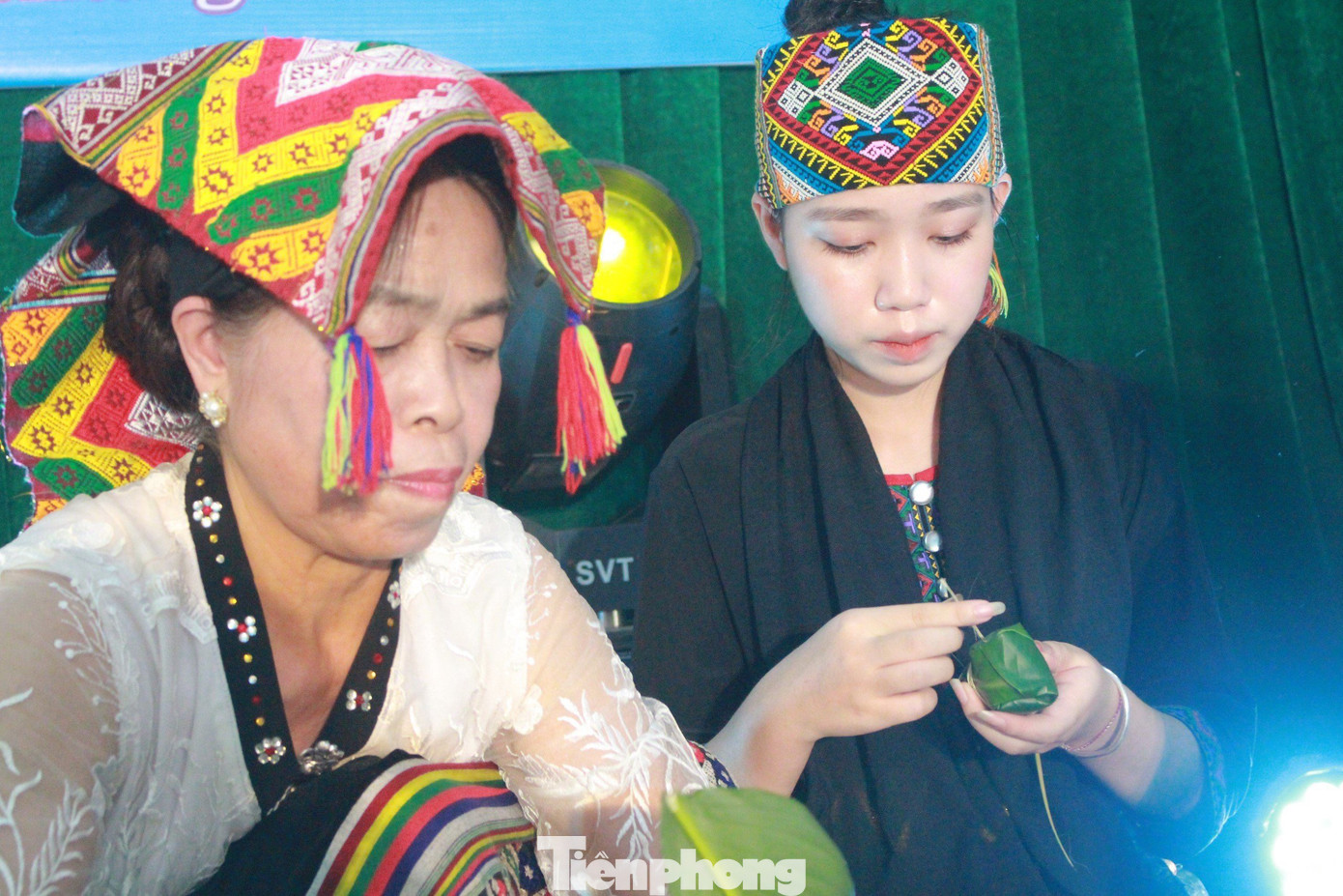 Bánh sừng trâu là loại bánh truyền thống của người Thái, không thể thiếu trong tất cả các ngày lễ lớn.