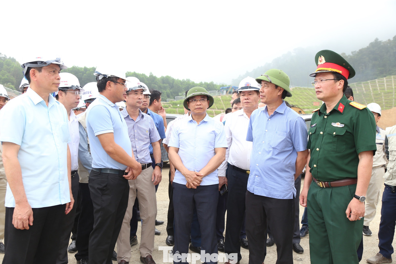 Bộ trưởng Bộ GTVT Nguyễn Văn Thắng kiểm tra hiện trường cao tốc Diễn Châu - Bãi Vọt. Bộ trưởng Bộ GTVT Nguyễn Văn Thắng kiểm tra hiện trường cao tốc Diễn Châu - Bãi Vọt.