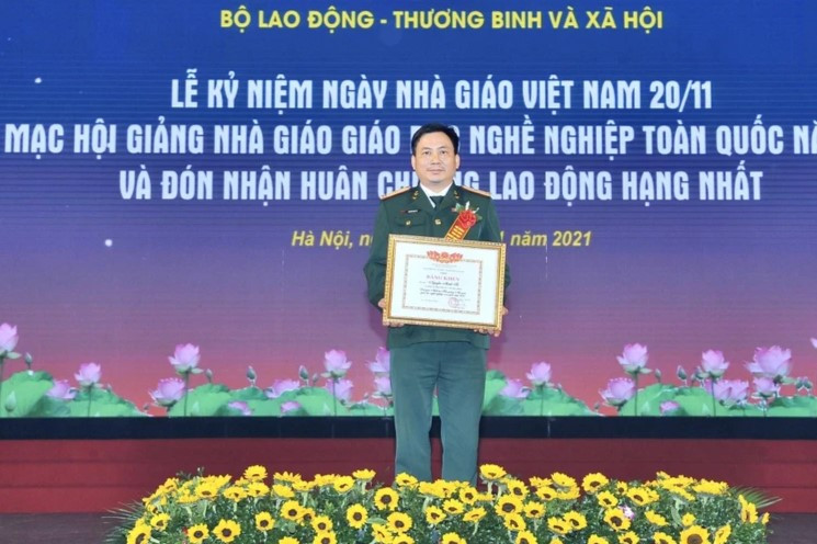 Năm 2021, nhà giáo Nguyễn Minh Tú đạt giải Nhất tại Hội giảng nhà giáo giáo dục nghề nghiệp toàn quốc.