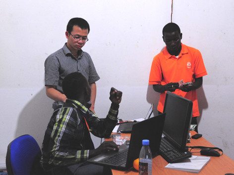  Lê Tiến Dũng và các đồng nghiệp Mozambique