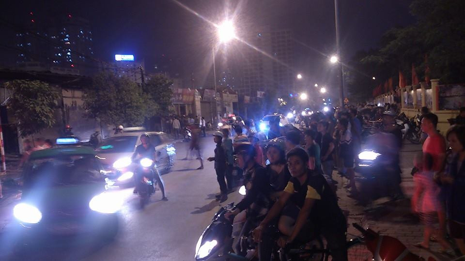 Lửa thiêu rụi dãy hàng quán sau tòa nhà Keangnam ảnh 11