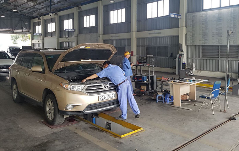 Trung tâm đăng kiểm tại TPHCM vẫn quá tải.