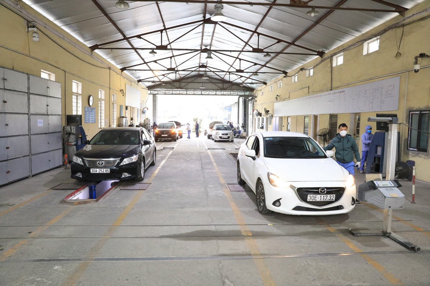 Trung tâm đăng kiểm tại Hà Nội thưa vắng (Ảnh: Tuấn Anh).