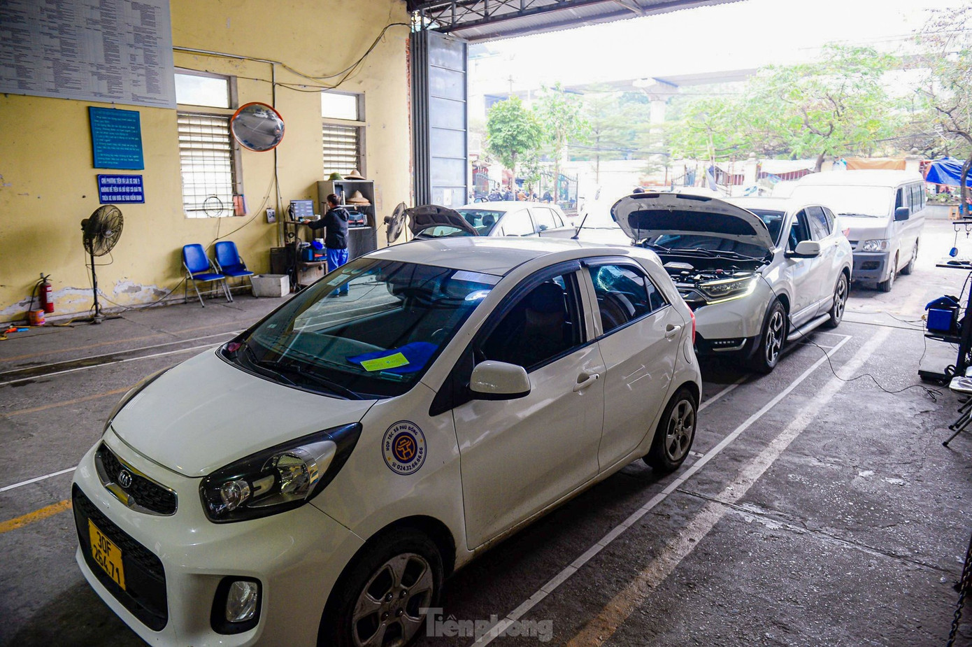 Các trung tâm đăng kiểm hoạt động trở lại từ hôm nay. Các trung tâm đăng kiểm hoạt động trở lại từ hôm nay.