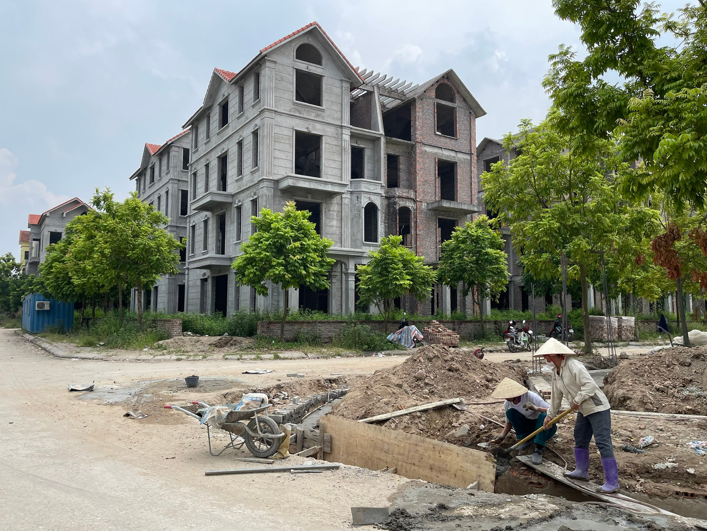 Tổ công tác của Chính phủ đã hướng dẫn nhiều chủ đầu tư gỡ khó về pháp lý, vốn...