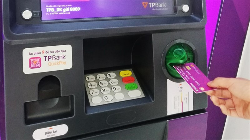 Rút tiền mặt giảm tại các cây ATM giảm.