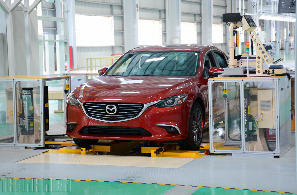 Xe ô tô mới 1 năm vẫn phải đem xe đến trung tâm đăng kiểm dán tem. Xe ô tô mới 1 năm vẫn phải đem xe đến trung tâm đăng kiểm dán tem.