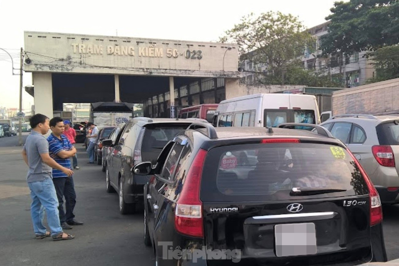 Nhiều trung tâm đăng kiểm tại TPHCM vẫn quá tải. Nhiều trung tâm đăng kiểm tại TPHCM vẫn quá tải.