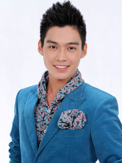 Nguyễn Công Minh Trí - Sinh năm: 1988 – Quê quán: Tp.HCM Minh. Trí đang là sinh viên năm cuối của trường Cao đẳng Văn hóa Nghệ thuật Tp.HCM – chuyên ngành Đạo diễn sân khấu. Cuộc thi này là lần đầu tiên mà Công Trí thử sức với lĩnh vực MC. Trước đó, Trí đã từng đoạt Giải 2 cuộc thi “Cầu vòng diễn viên 2012” của đài VTV và từng tham gia vai diễn nhỏ trong phim “Gia đình sóng gió” của đạo diễn Xuân Cường và “Chuyện kể trước lúc 0 giờ” phát trên kênh ANTV