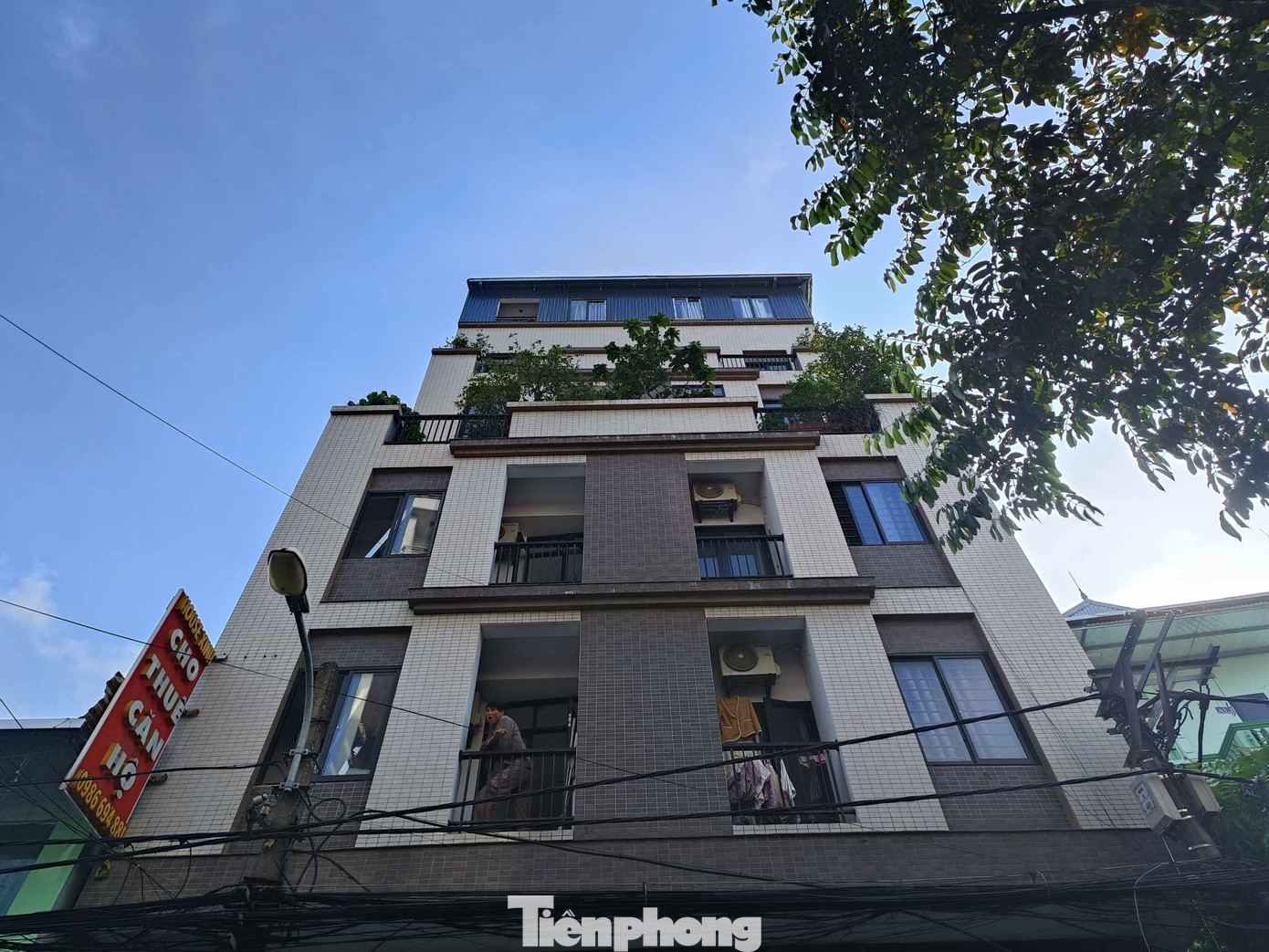 Phía trước ngôi nhà có khu vực sân ngoài trời có thể tạm thời lánh nạn trong trường hợp xảy ra hoả hoạn. Phía trước ngôi nhà có khu vực sân ngoài trời có thể tạm thời lánh nạn trong trường hợp xảy ra hoả hoạn.