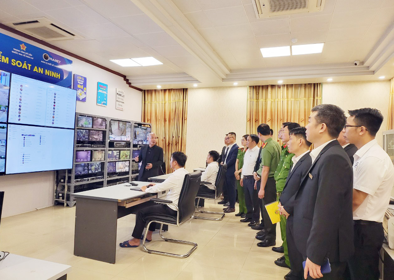 Mô hình “Ứng dụng CCCD gắn chip điện tử, VNeID phục vụ kiểm soát an ninh và chấm công tại doanh nghiệp”.