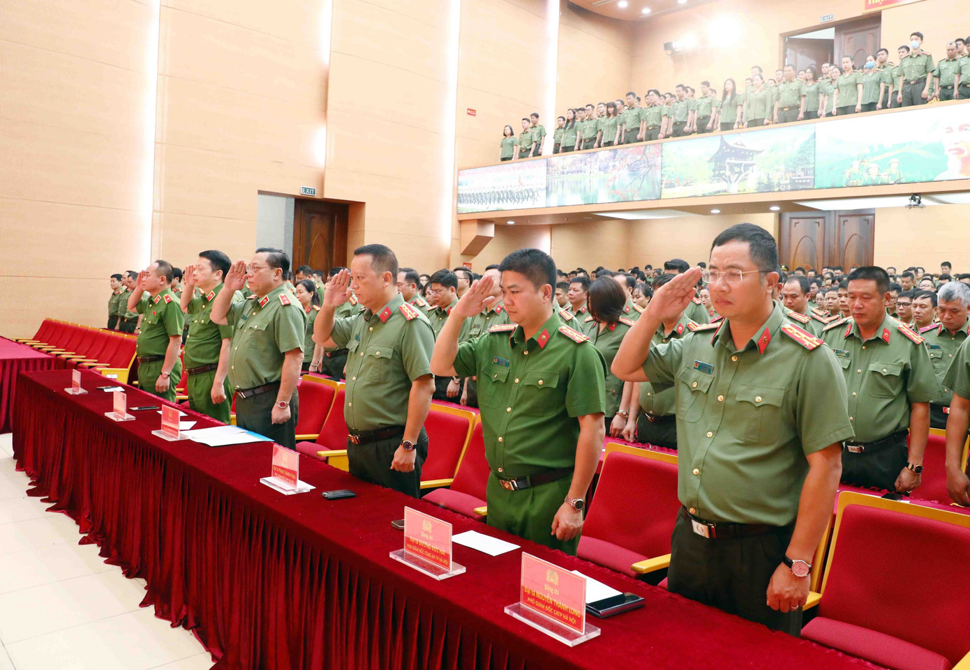 Công an TP Hà Nội và các đơn vị trực thuộc đồng loạt tổ chức lễ tưởng niệm các nạn nhân tử vong trong vụ cháy xảy ra ngày 12/9.