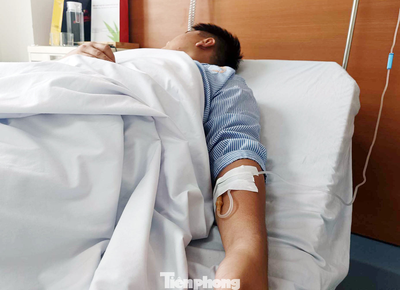 Sau 2 ngày được các bác sĩ chữa trị tận tình, sức khỏe của các chiến sĩ PCCC dần bình phục. Ảnh: Thanh Hà Sau 2 ngày được các bác sĩ chữa trị tận tình, sức khỏe của các chiến sĩ PCCC dần bình phục. Ảnh: Thanh Hà