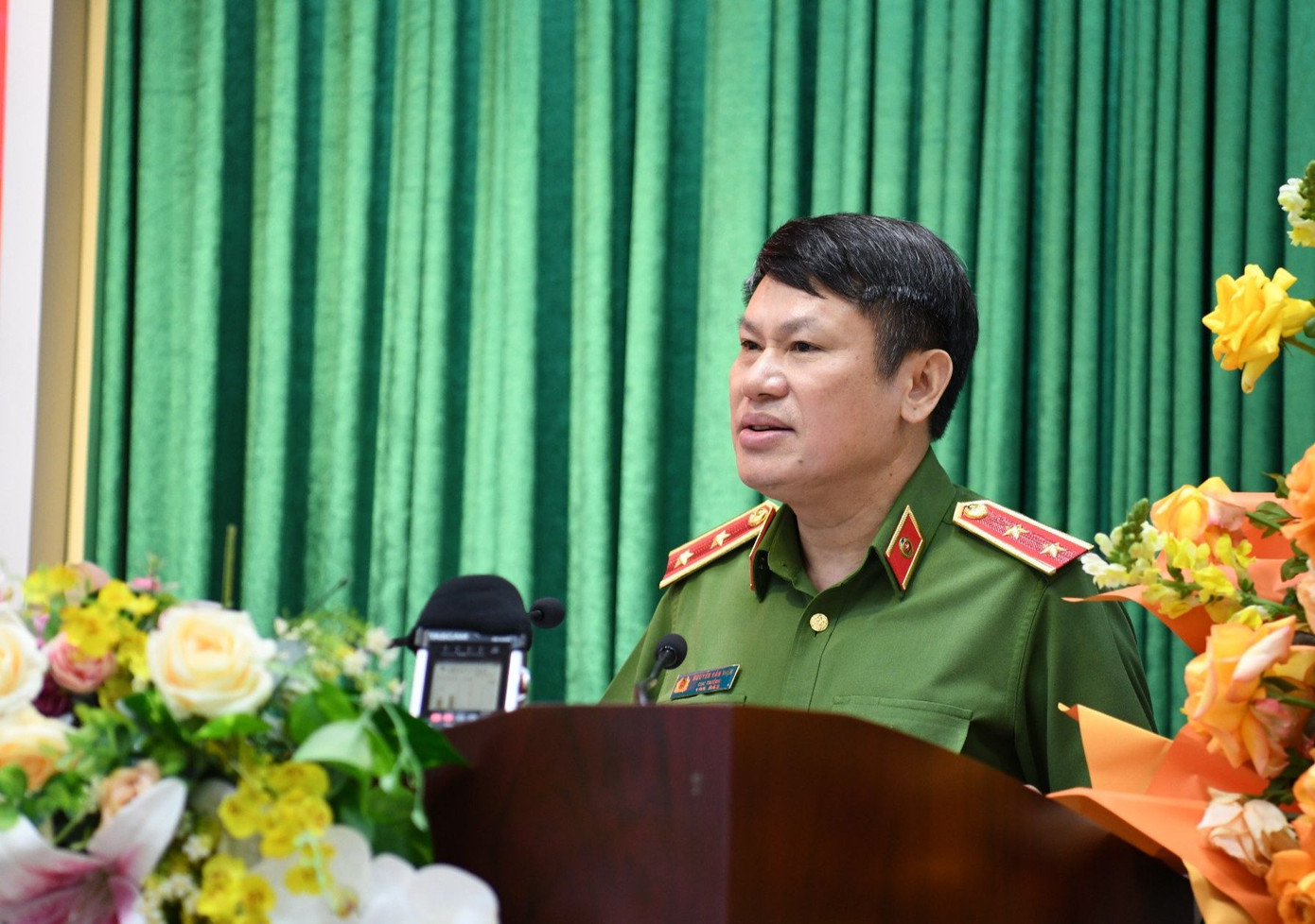 Trung tướng Nguyễn Văn Viện - Cục trưởng Cục Cảnh sát điều tra tội phạm về ma túy. Trung tướng Nguyễn Văn Viện - Cục trưởng Cục Cảnh sát điều tra tội phạm về ma túy.