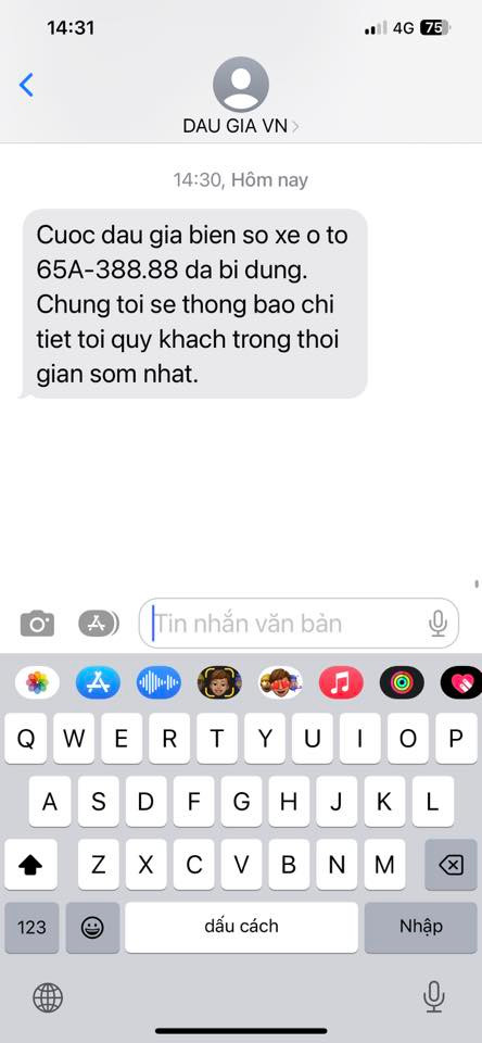 Hình ảnh tin nhắn dừng đấu giá từ đơn vị tổ chức.