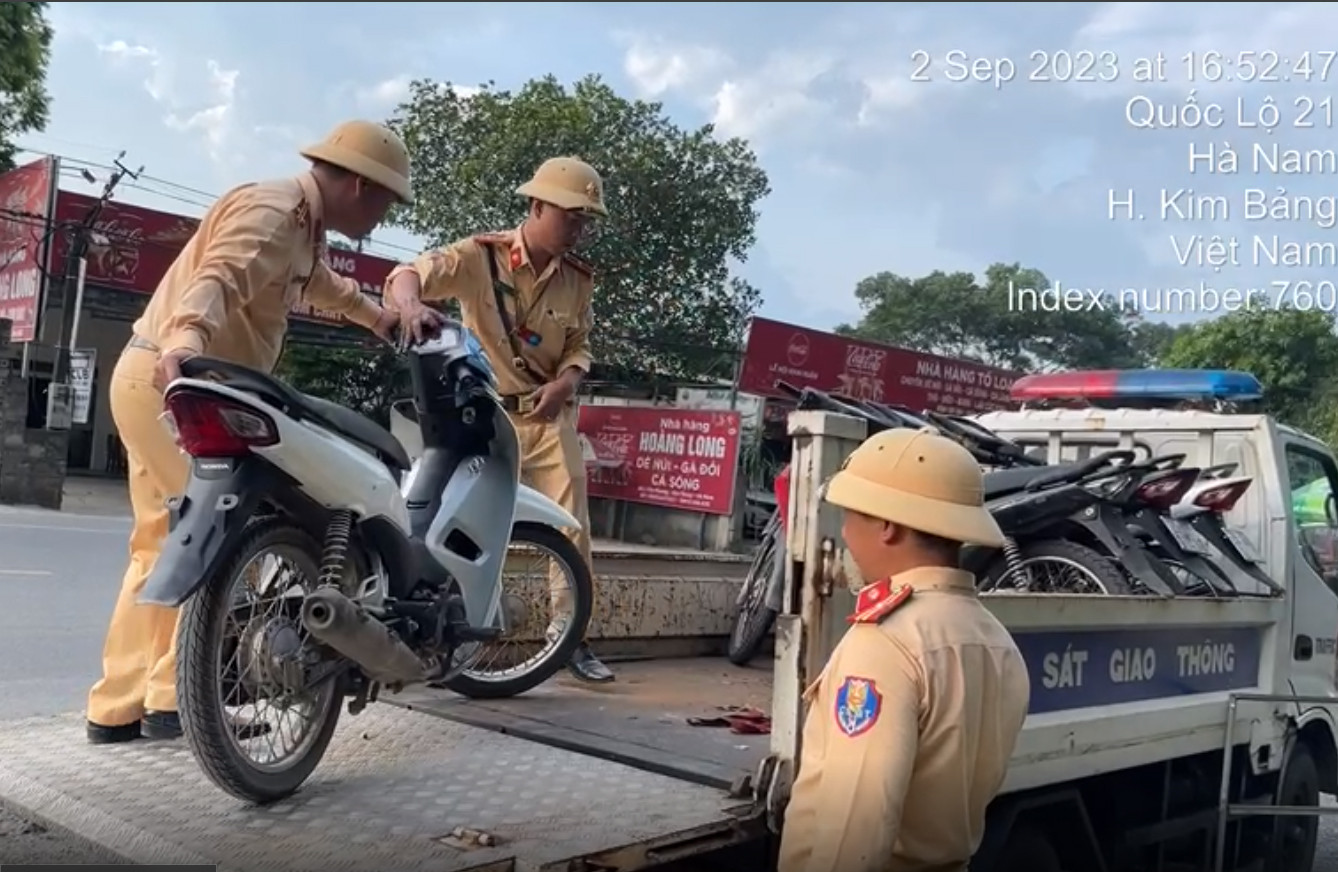 Xe máy tháo biển số. Xe máy tháo biển số.