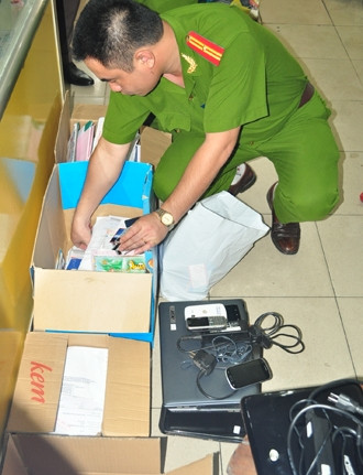 Nhiều tài liệu có liên quan bị cảnh sát thu giữ