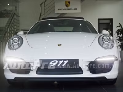Nhằm phục vụ những tín đồ đam mê tốc độ, Porsche Việt Nam đã trưng bày mẫu xe này tại showroom miền Bắc sau khi ra mắt tại Sài Gòn hồi tháng 3 năm 2012 