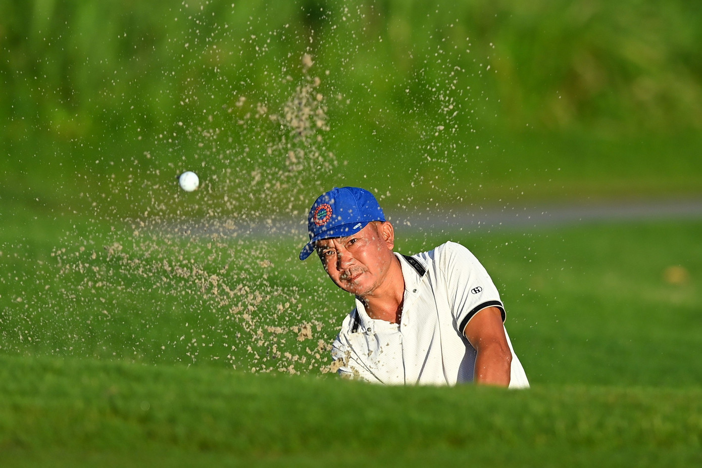 Trong số kỹ thuật đánh golf, đánh cát là kỹ thuật khó, luôn thách thức trình độ golfer. Trong số kỹ thuật đánh golf, đánh cát là kỹ thuật khó, luôn thách thức trình độ golfer.