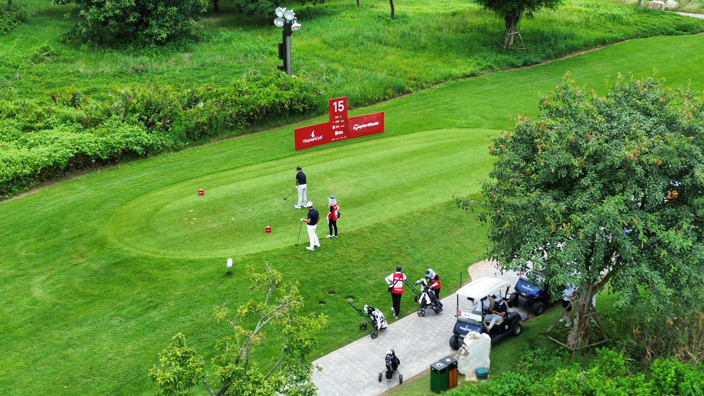 Vinpearl Golf Hải Phòng sở hữu 36 hố golf với 2 sân golf riêng biệt: 18 hố sân hồ và 18 hố sân đầm lầy. Giải Vô địch Golf Quốc gia năm 2023 – Cúp VinFast năm thứ hai liên tiếp tổ chức trên sân đầm lầy.