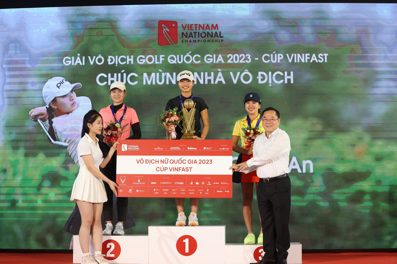 Trao cúp Vô địch Golf Quốc gia năm 2023 - Cúp VinFast ảnh 24 Trao cúp Vô địch Golf Quốc gia năm 2023 - Cúp VinFast ảnh 24
