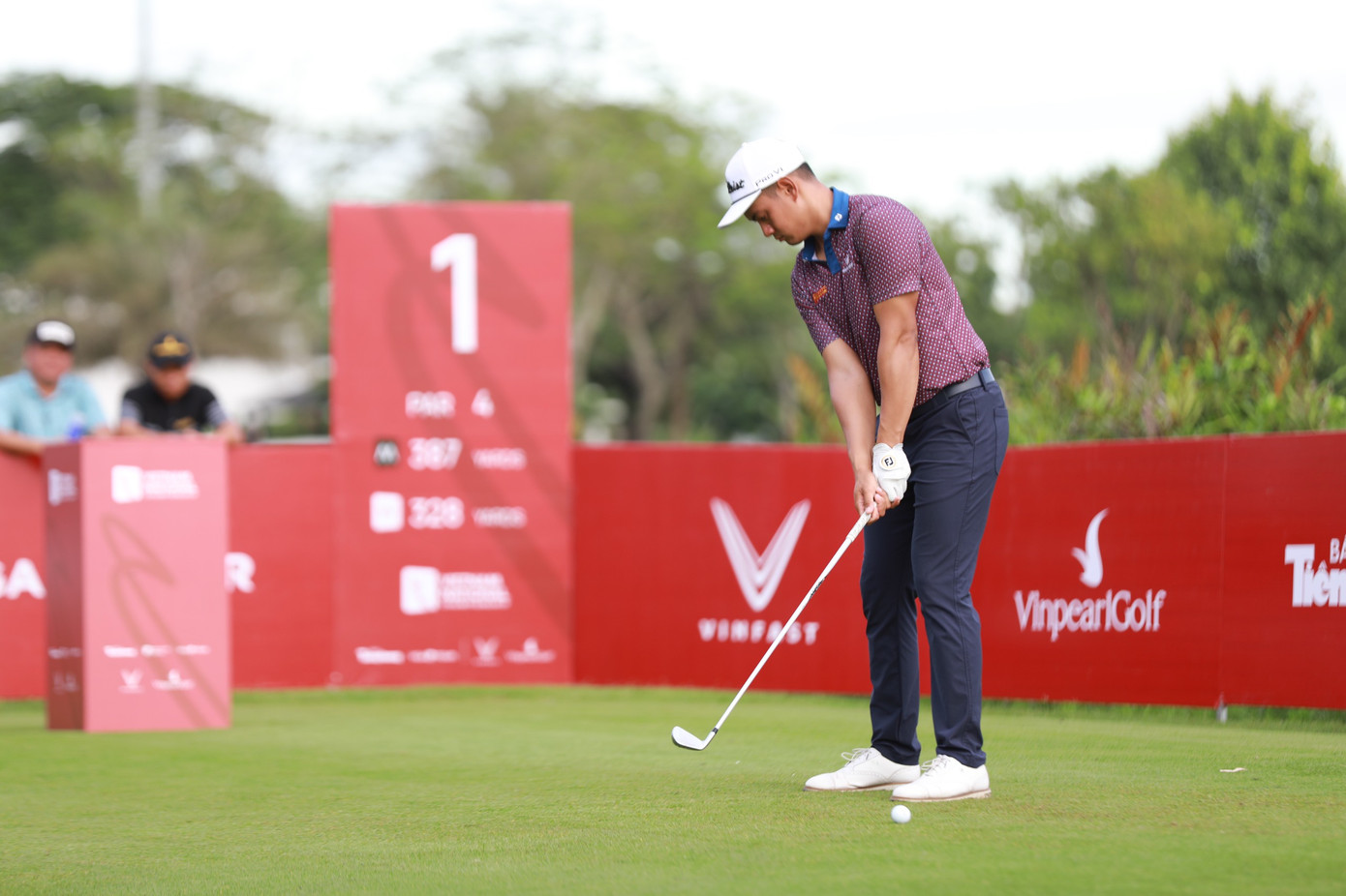 Golfer Trương Chí Quân kết thúc ngày thi đấu đầu tiên với 78 gậy. Golfer Trương Chí Quân kết thúc ngày thi đấu đầu tiên với 78 gậy.