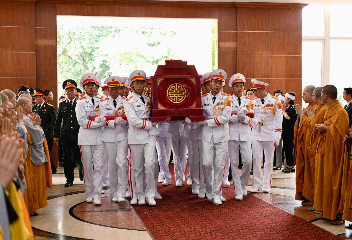 Linh cữu đồng chí Lê Văn Thành quàn tại Trung tâm Hội nghị thành phố Hải Phòng, số 18 Hoàng Diệu, quận Hồng Bàng, thành phố Hải Phòng.