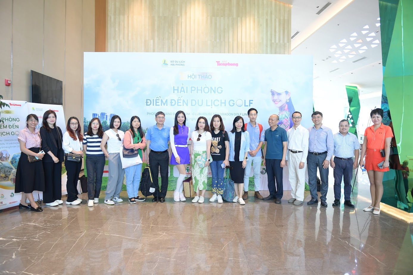 Các đại biểu, khách mời dự Hội thảo "Hải Phòng - Điểm đến du lịch golf". Các đại biểu, khách mời dự Hội thảo "Hải Phòng - Điểm đến du lịch golf".