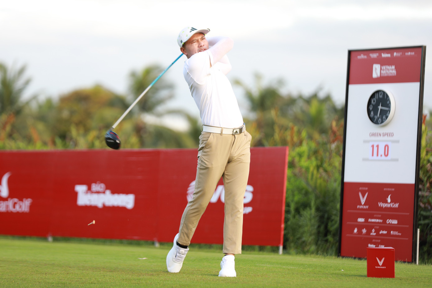 Golfer Nguyễn Nhất Long độc chiếm ngôi đầu sau ngày thi đấu thứ hai ảnh 11 Golfer Nguyễn Nhất Long độc chiếm ngôi đầu sau ngày thi đấu thứ hai ảnh 11