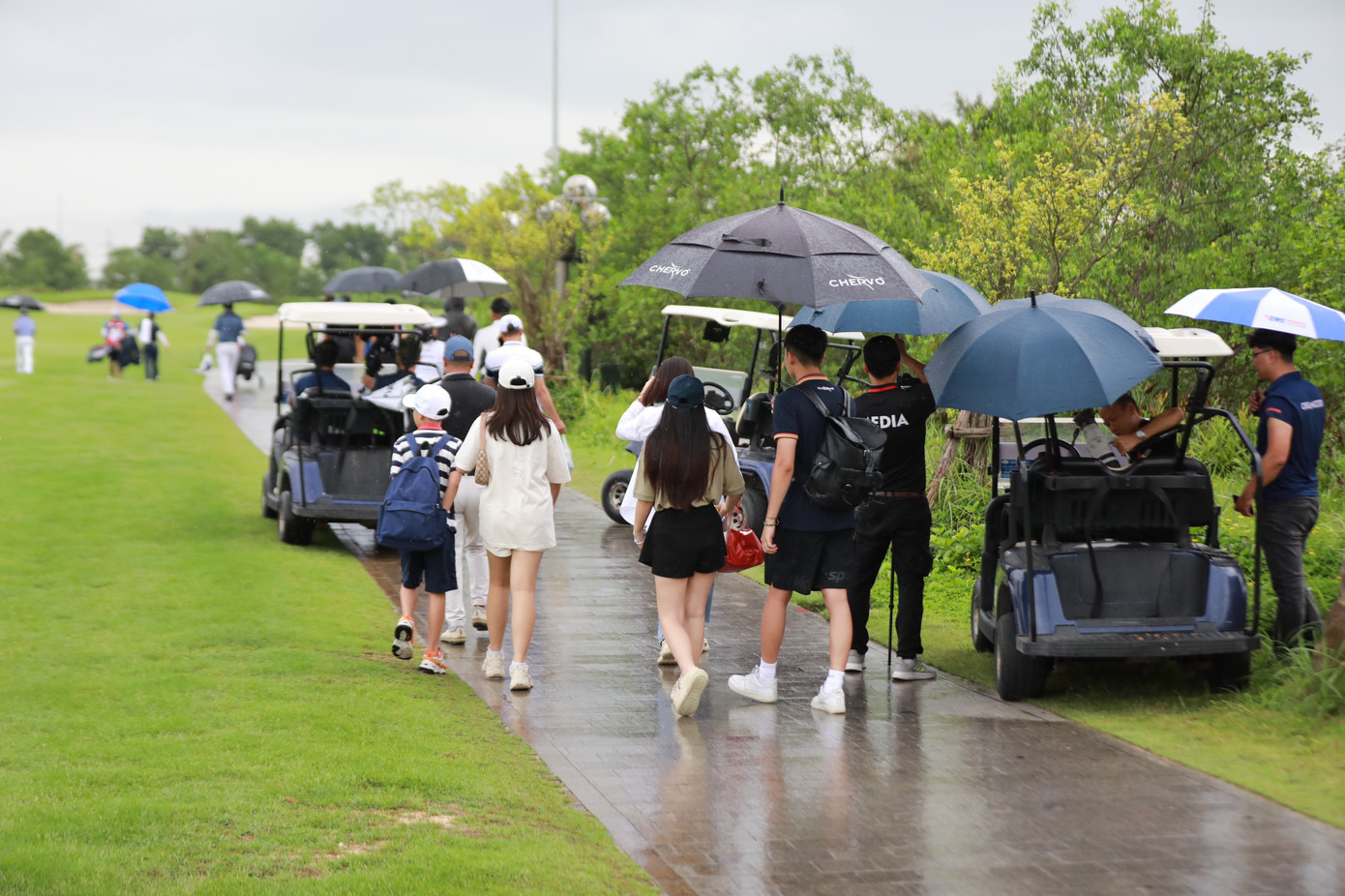 Rất nhiều cổ động viên có mặt tại Vinpearl Golf Hải Phòng theo dõi ngày cuối Giải Vô địch Golf Quốc gia năm 2023 - Cúp VinFast.