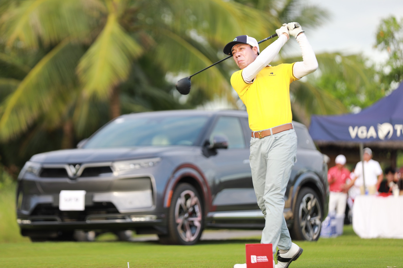 Golfer Nguyễn Nhất Long độc chiếm ngôi đầu sau ngày thi đấu thứ hai ảnh 14 Golfer Nguyễn Nhất Long độc chiếm ngôi đầu sau ngày thi đấu thứ hai ảnh 14