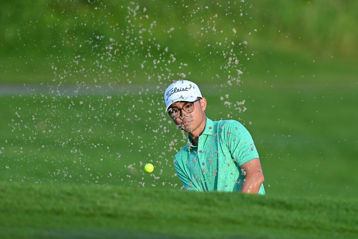 Tuy nhiên, golfer nào sở hữu cú đánh cát điêu luyện luôn nắm lợi thế trên sân và tạo ra sự chuyên nghiệp trong mắt đối thủ. Tuy nhiên, golfer nào sở hữu cú đánh cát điêu luyện luôn nắm lợi thế trên sân và tạo ra sự chuyên nghiệp trong mắt đối thủ.