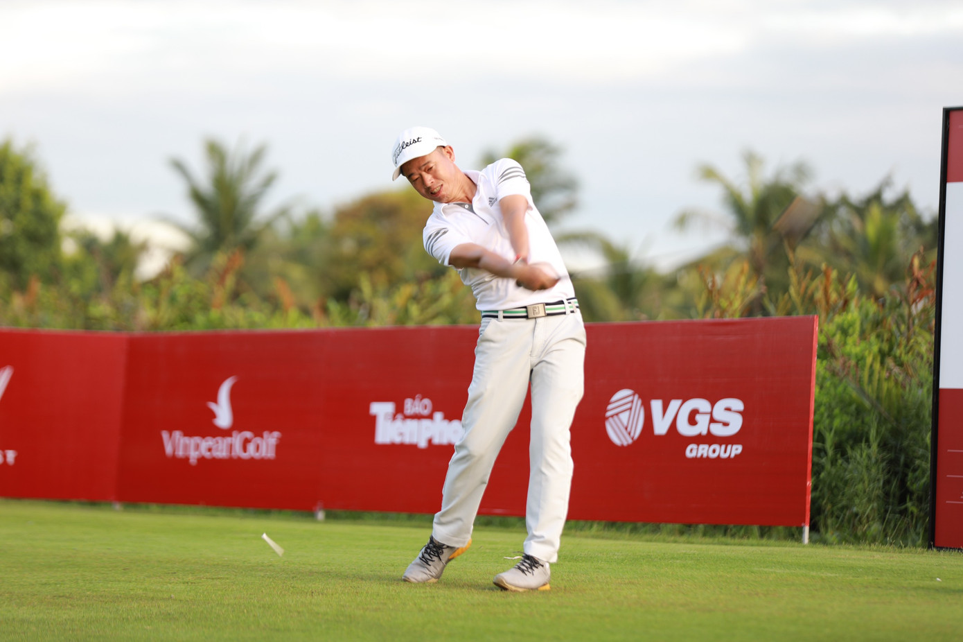 Golfer Nguyễn Nhất Long độc chiếm ngôi đầu sau ngày thi đấu thứ hai ảnh 10 Golfer Nguyễn Nhất Long độc chiếm ngôi đầu sau ngày thi đấu thứ hai ảnh 10