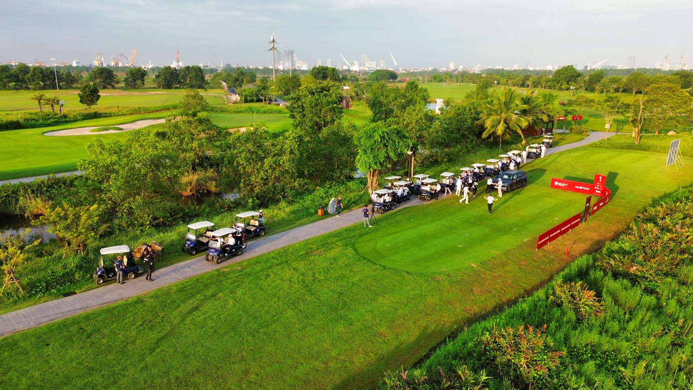 Vinpearl Golf Hải Phòng sở hữu thiết kế đặc biệt dựa trên sự kết hợp hài hòa, tinh tế giữa lợi thế về địa hình và vẻ đẹp thiên nhiên đặc trưng, mang đến những thách thức bất ngờ và trải nghiệm khó quên cho các golfer tham dự Giải VIP.