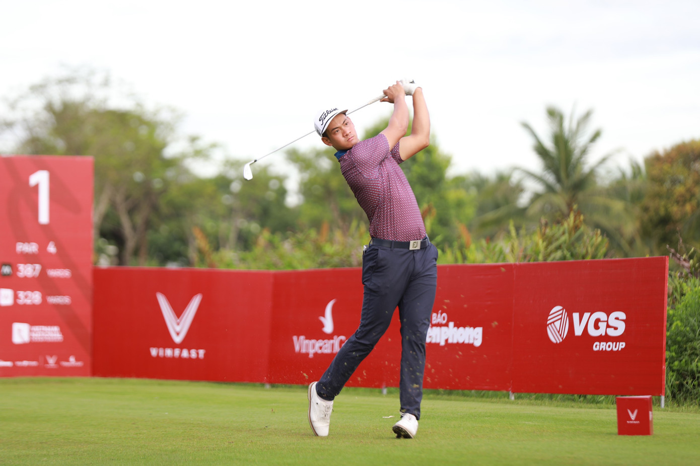 Golfer Nguyễn Nhất Long độc chiếm ngôi đầu sau ngày thi đấu thứ hai ảnh 23 Golfer Nguyễn Nhất Long độc chiếm ngôi đầu sau ngày thi đấu thứ hai ảnh 23