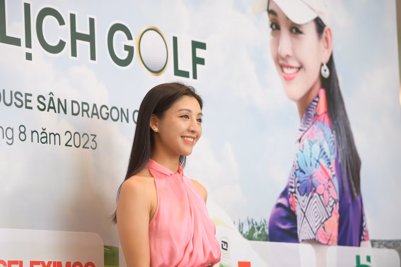 Người đẹp áo dài, Top 10 Hoa hậu Việt Nam năm 2018 Lê Thanh Tú vừa đăng quang Hoa khôi Miss Golf Việt Nam vào tháng 9/2022. Thanh Tú là một trong những người đẹp mê golf.