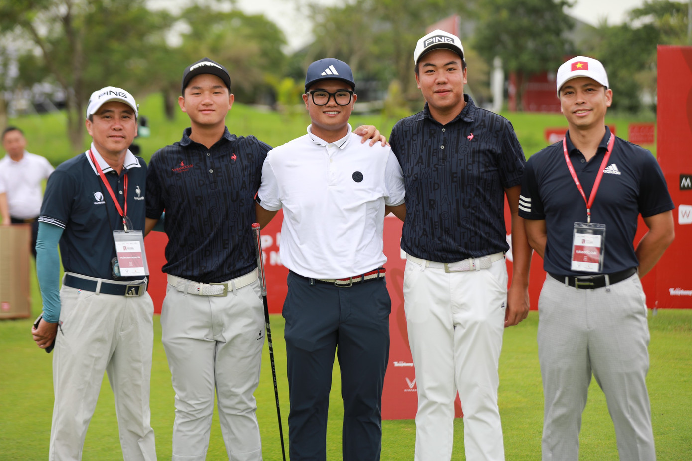 Ông Nguyễn Thái Dương - Phó Tổng thư ký Hiệp Hội Golf Việt Nam, Giám đốc Giải Vô địch Golf Quốc gia năm 2023 – Cúp VinFast cùng các golfer trước giờ thi đấu.