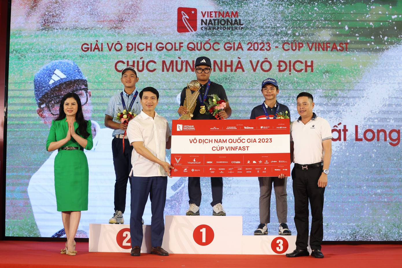 Trao cúp Vô địch Golf Quốc gia năm 2023 - Cúp VinFast ảnh 23 Trao cúp Vô địch Golf Quốc gia năm 2023 - Cúp VinFast ảnh 23