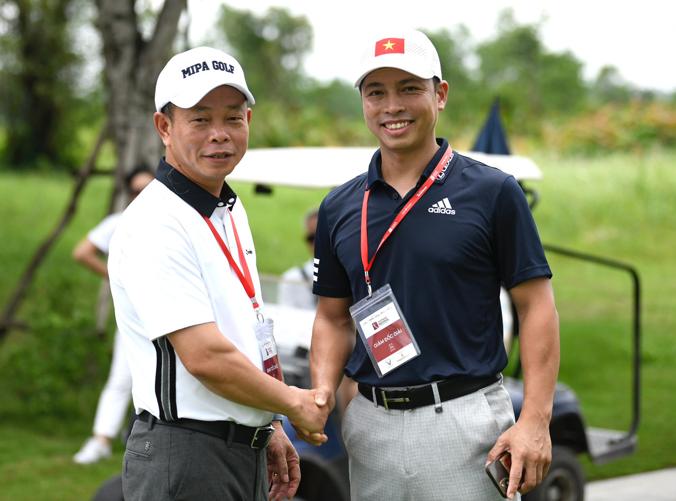 Nhà báo Phùng Công Sưởng – Phó Tổng biên tập báo Tiền Phong, Phó trưởng ban Thường trực Ban tổ chức Giải Vô địch Golf Quốc gia năm 2023 – Cúp VinFast và ông Nguyễn Thái Dương - Phó Tổng thư ký Hiệp Hội Golf Việt Nam, Giám đốc Giải Vô địch Golf Quốc gia năm 2023 – Cúp VinFast kiểm tra công tác tổ chức giải