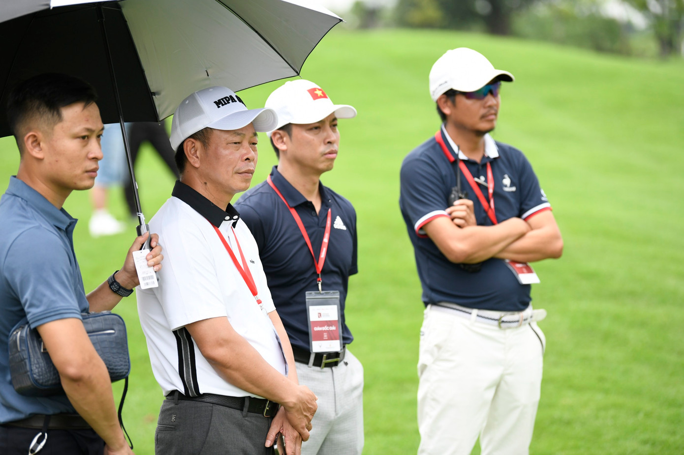 Nhà báo Phùng Công Sưởng – Phó Tổng biên tập báo Tiền Phong, Phó trưởng ban Thường trực Ban tổ chức Giải Vô địch Golf Quốc gia năm 2023 – Cúp VinFast kiểm tra công tác tổ chức của giải đấu.