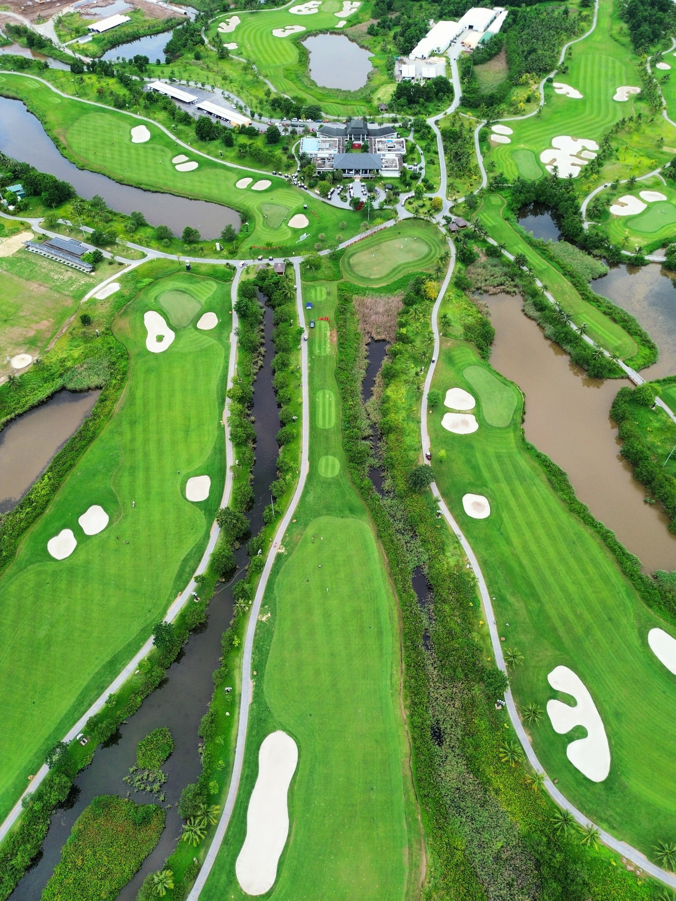 Golfer Nguyễn Nhất Long độc chiếm ngôi đầu sau ngày thi đấu thứ hai ảnh 31 Golfer Nguyễn Nhất Long độc chiếm ngôi đầu sau ngày thi đấu thứ hai ảnh 31