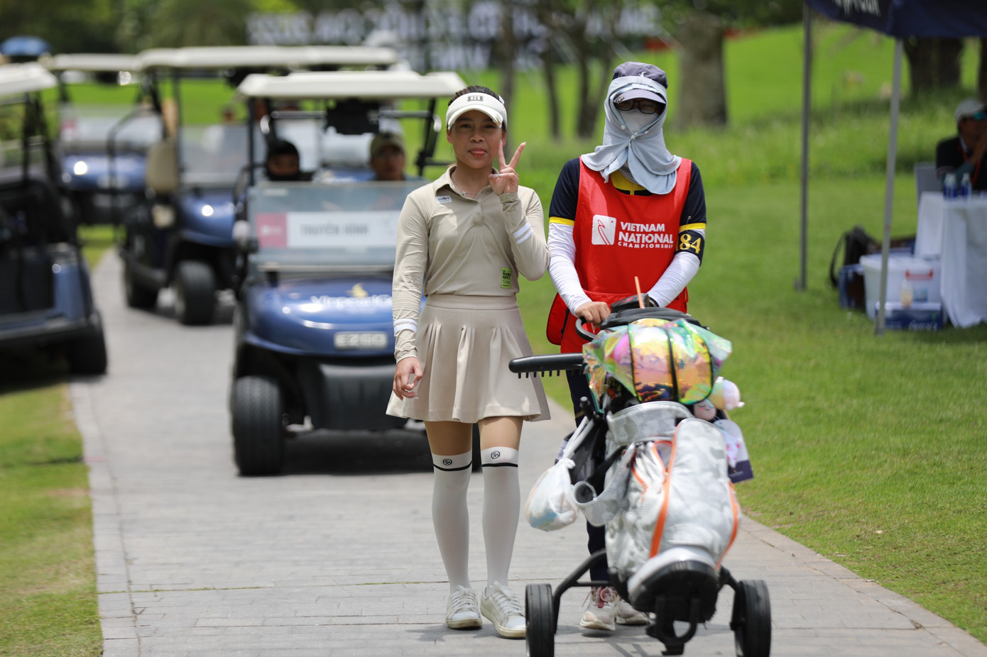Golfer Nguyễn Nhất Long độc chiếm ngôi đầu sau ngày thi đấu thứ hai ảnh 52 Golfer Nguyễn Nhất Long độc chiếm ngôi đầu sau ngày thi đấu thứ hai ảnh 52