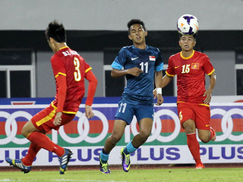 U23 Việt Nam (áo đỏ) 