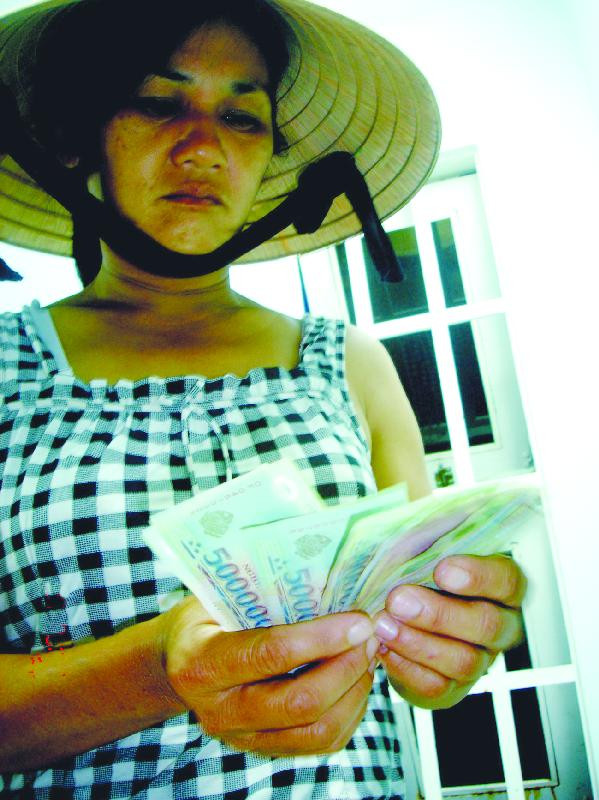 Khi ngân hàng siết chặt tín dụng, cho vay nặng lãi thêm đất sống (Ảnh minh họa) Ảnh: Đ.D