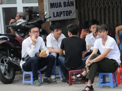 Những thí sinh cẩn thận hơn, đến sớm và ăn uống đầy đủ