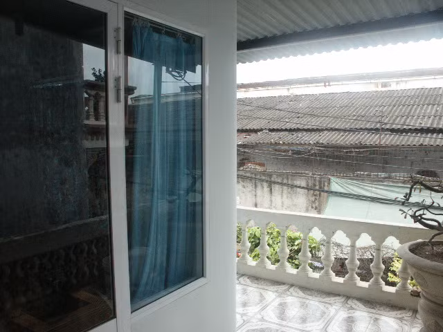 Góc ban công tầng 2, nơi sát thủ nổ súng